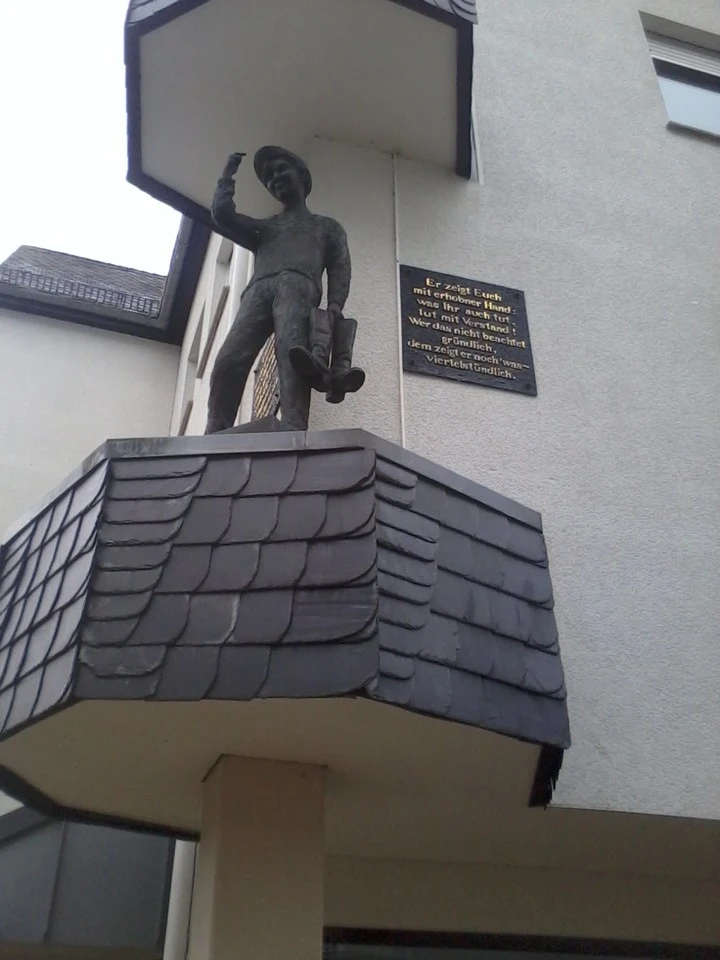 Art. 104 bis zum Art. 138 dt. Grundgesetz (GG) in Der Gültigen Fassung 2021! Einfach Mal von Herrn A. Gauland erklären lassen. BITTE LEUTE, MACHT ES!!!